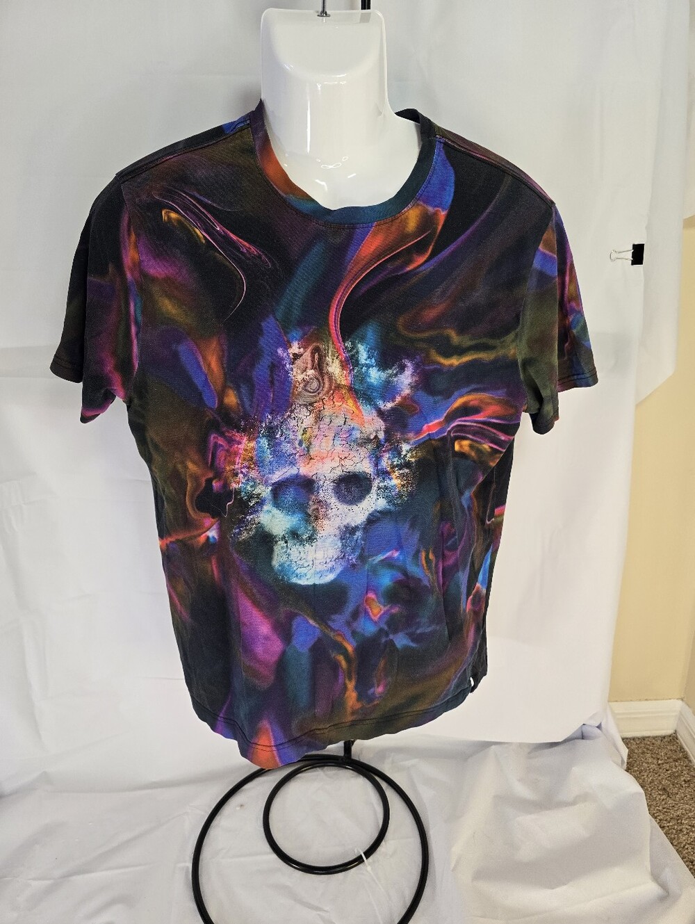 Robert Graham Men's Aurora Skull Knit T-Shirt size Medium